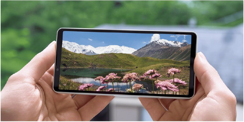Sony Xperia 10 VIII: старомодно, но с microSD и джеком