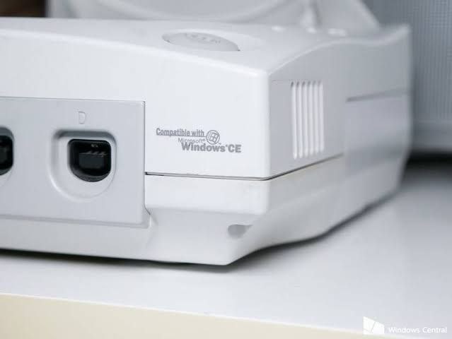 Sega Dreamcast превратили в мини-ПК с Windows CE
